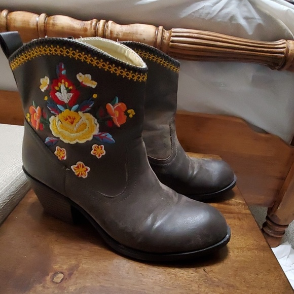 Rocket Dog Shoes - Rocket Dog Cowboy Boot yellow rose floral 8.5